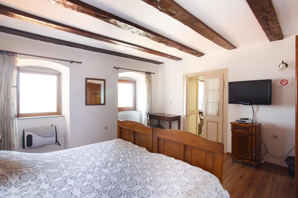 Apartments Villa Kastav In Old Town Center With Sea View And Parking Rom bilde